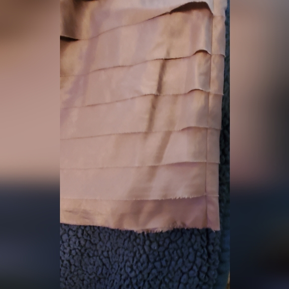 Beautiful Anne Taylors Loft women's tiered layer satin skirt, size 0P - Picture 8 of 8